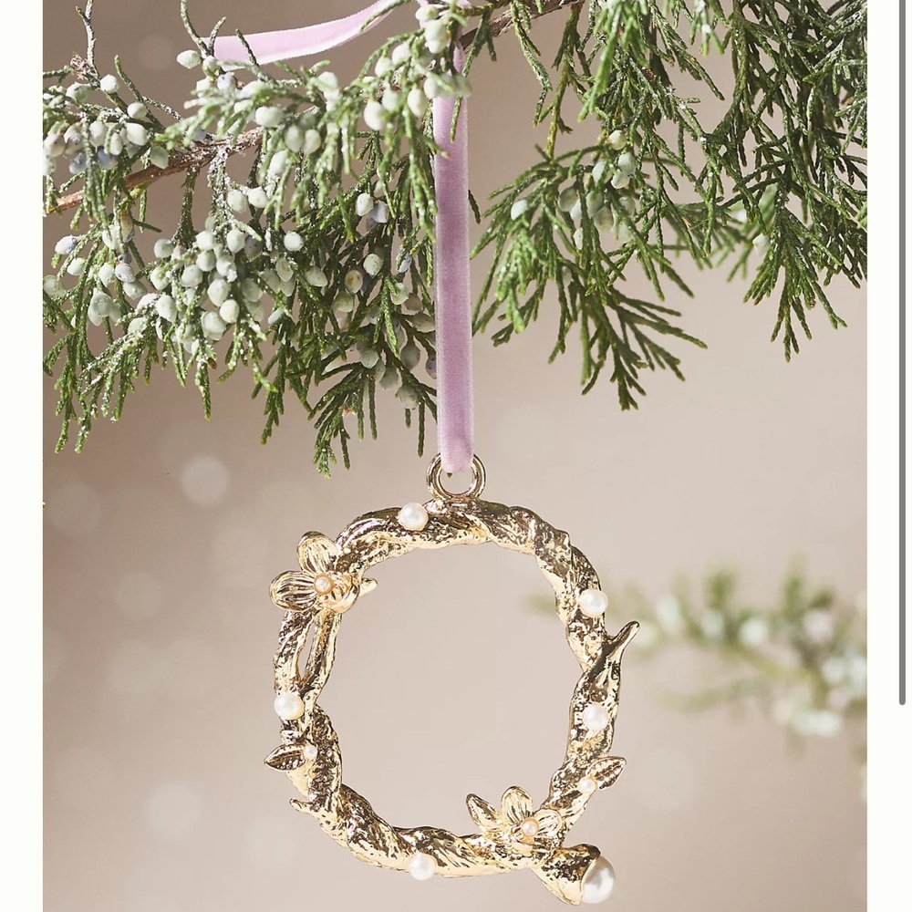 Anthropologie Aurelia‎ Monogram Ornament "Q"